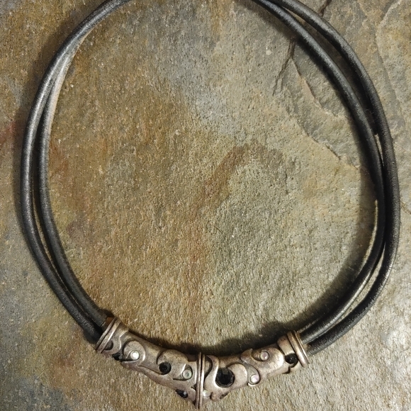 Leather magnetic necklace - Picture 1 of 2